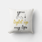 君かわいらしは僕の命を軽くする クッション (正面)