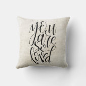 君はとても愛される装飾用クッション クッション (裏面)