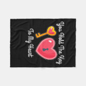 君は僕の鍵を握っている フリースブランケット (正面(横))