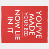 君は寝床に寝かせたねおもしろい フリースブランケット (正面(横))