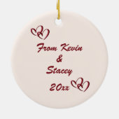 君は愛され絡み合った赤いハート セラミックオーナメント (裏面)