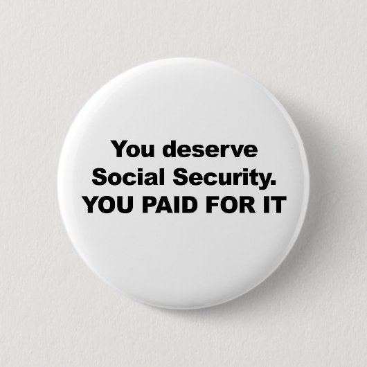 君は社会保障が身に余る 缶バッジ (正面)