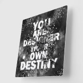 君は自分の運命を決める人だ スクエア壁時計 (傾斜)