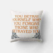 君は裏切忘れると背教する クッション (裏面)