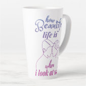 君を見ると人生は素晴らしい カフェラテマグ (右アングル)