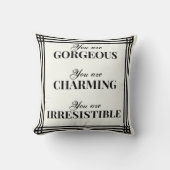 君モダンはゴージャスなクリーム色だ クッション (正面)