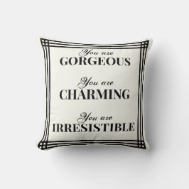 君モダンはゴージャスなクリーム色だ クッション