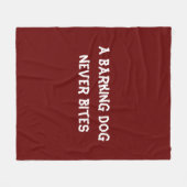 吠える犬は食わぬ フリースブランケット (正面(横))