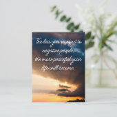 否定的な人々のサンセット写真に反応しない ポストカード (スタンド正面)