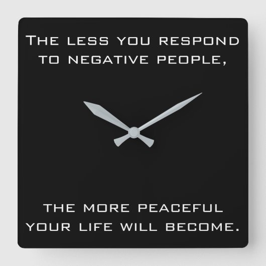 否定的な人々への反応を減らす引用文 |黒 スクエア壁時計 (正面)