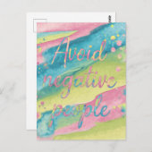否定的な人々を避ける水の色タイポグラフィ ポストカード (正面/裏面)