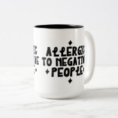 否定的な人にアレルギーがある ツートーンマグカップ (正面右)