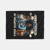 否定的な魂に無関心なメラニン女性のカーボーイブラック フリースブランケット (正面(横))