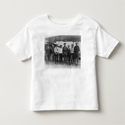 含んでいる7人を持つチャールズLindbergh トドラーTシャツ (正面)