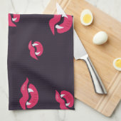 吸血鬼の唇と牙の模様 キッチンタオル (四つ折り)