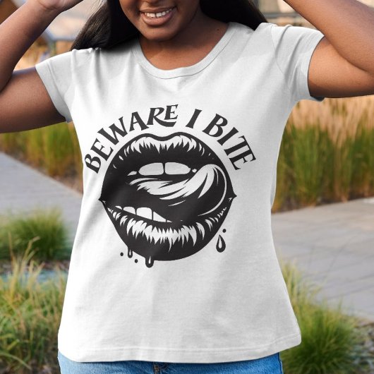 吸血鬼の唇ハロウィンTシャツ 気をつけて私は噛む Tシャツ