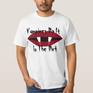 吸血鬼は土のTシャツのBlood Red唇のそれをします Tシャツ