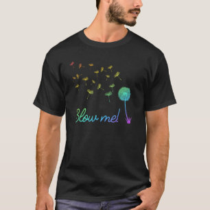 吹だ!カラフルタンポポのパフ飛んでいるボ Tシャツ