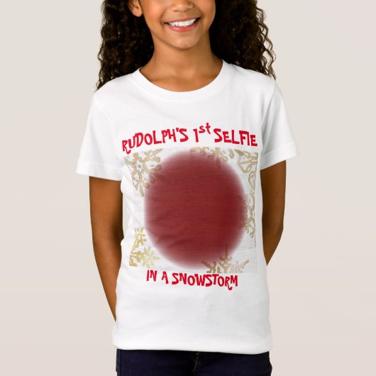 吹雪の中でクリスマス・ルドルフの最初の自撮り Tシャツ (正面)