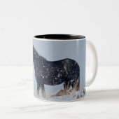 吹雪の中の野馬 ツートーンマグカップ (正面右)