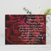 周辺に赤いバラのウェディング招待状 招待状 (スタンド正面)