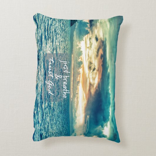 呼吸と信頼の神の信仰引用文 アクセントクッション (裏面(縦))