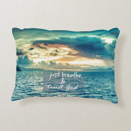 呼吸と信頼の神の信仰引用文 アクセントクッション (裏面)