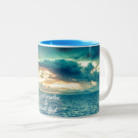 呼吸と信頼の神の信仰引用文 ツートーンマグカップ (正面右)