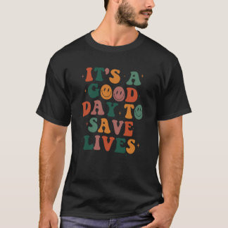 命を救うのに良い日です 救急科 Tシャツ
