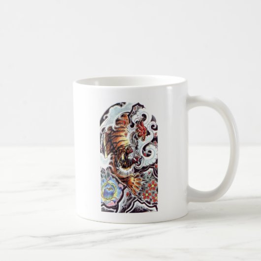 和風の虎のタトゥーデザイン コーヒーマグカップ (右)