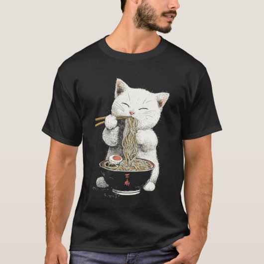 和風アート かわいい赤ちゃん猫がラーメンを食べている Tシャツ (正面)