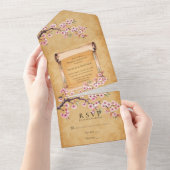 和風桜のウェディングセレブレーションをスクロール オールインワン招待状 (貼ってはがせる)