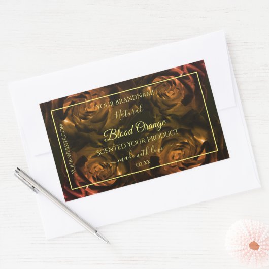 咲き誇るダークレッドオレンジのバラ おしゃれな商品ラベル 長方形シール (封筒)