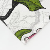 咲き誇るホオノキとタイトネズミ フリースブランケット (角)