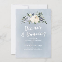 咲き誇る植物のダスティーブルーの花の歓迎 招待状