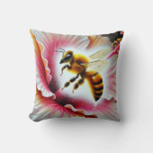 咲くハイビスカスの花を受粉させるミツバチ クッション (正面)