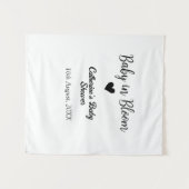 咲くベイビー ベイビーシャワー シンプル ブラック ハート 日付 タペストリー (正面(横))