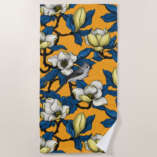 咲くマグノリアとタイトマウスの鳥3 ビーチタオル (正面)