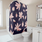 咲くマグノリア、手描きヴィンテージパターン。 シャワーカーテン (インサイチュ)