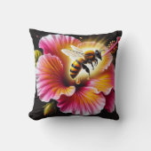 咲く明るいハイビスカスにミツバチの受粉 クッション (正面)
