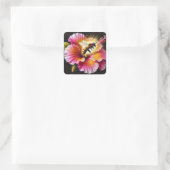 咲く明るいハイビスカスにミツバチの受粉 スクエアシール (バッグ)