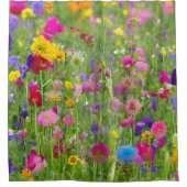 咲く春の牧草地の美しい景色 シャワーカーテン (正面)