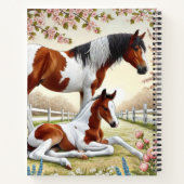 咲く果樹園の美しい馬と馬 ノートブック (裏面)