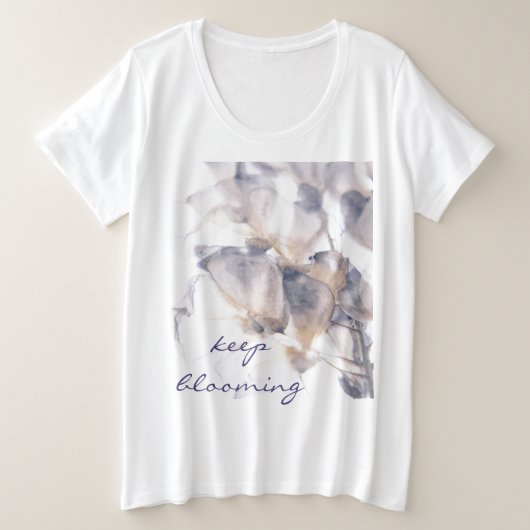 咲保く プラスサイズTシャツ (デザイン正面)