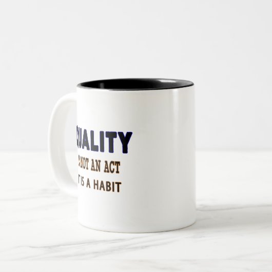 品質名言:品質は行動ではなく習慣である ツートーンマグカップ (正面左)