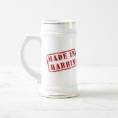 哈爾濱で作られる ビールジョッキ (左)