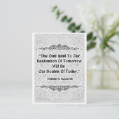 唯一の制限 – 前向き引用文 ポストカード (スタンド正面)