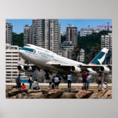 啓徳空港に着陸するボーイング747 ポスター (正面)