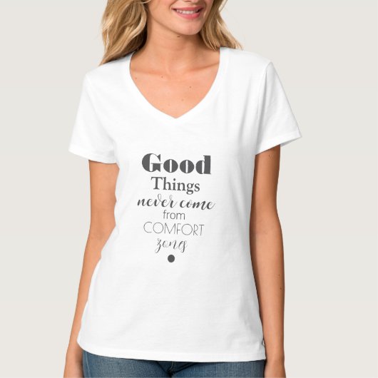 「善い事は決して来心地よい地帯から出ていない」 – Tシャツ (正面)