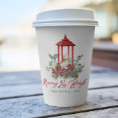 喜ばしいクリスマスの雰囲気の花とランタンブーケ 紙コップ